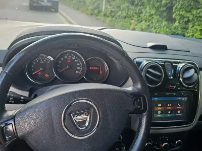 Używany Dacia Lodgy Comfort 116 KM (85 kW) 2016 Czarny Minivan