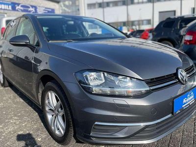Gebraucht VW Golf VII Comfortline 110 PS (80 kW) 2017 Indiumgrau metallic Kleinwagen