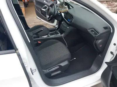 Gebraucht Peugeot 308 SW Active 131 PS (96 kW) 2018 Weiß Kombi