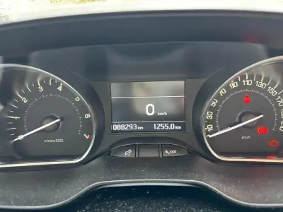 Gebraucht Peugeot 2008 Urban Move 82 PS (60 kW) 2016 Weiß SUV