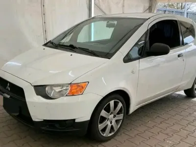 Begagnad Mitsubishi Colt Inform 75 HK (55 kW) 2010 Vit Halvkombi