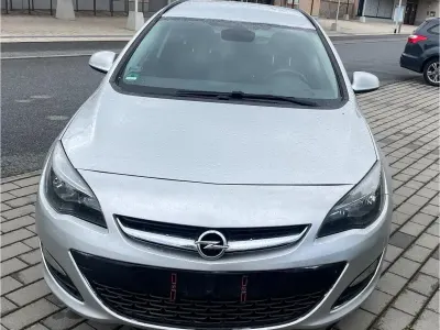 Gebraucht Opel Astra 136 PS (100 kW) 2014 Silber Kombi