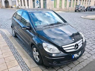 Second-hand Mercedes B200 136 CP (100 kW) 2007 Negru Monovolum