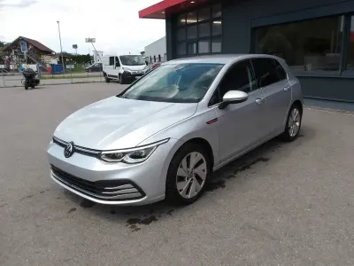 Gebraucht VW Golf VIII Life 131 PS (96 kW) 2022 Silber Limousine