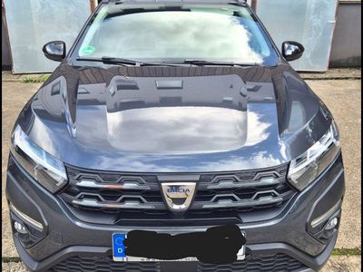 Grau Gebraucht 2022 Dacia Jogger Extreme Van / Kleinbus | 18.200 € (Fairer Preis)