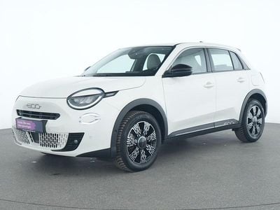 Second-hand Fiat 600 Style 101 CP (74 kW) 2024 Alb SUV