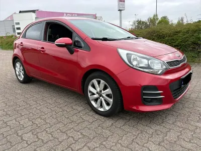Begagnad Kia Rio DREAM-TEAM Edition 109 HK (80 kW) 2015 Röd Sedan