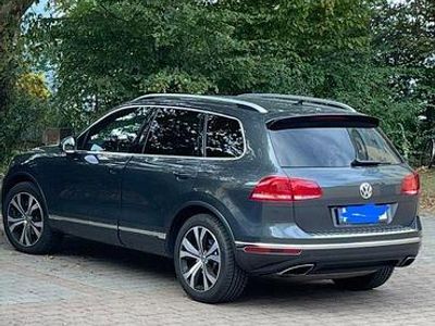 Grau Gebraucht 2016 VW Touareg Exclusive SUV | 22.700 € (Fairer Preis)