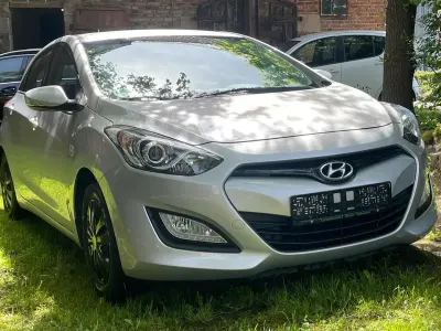 Gebraucht Hyundai i30 Trend 135 PS (99 kW) 2013 Grau Limousine