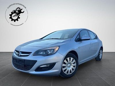 Silber Gebraucht 2015 Opel Astra Selection Limousine | 2.690 €