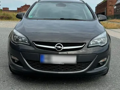 Gebraucht Opel Astra S 131 PS (96 kW) 2013 Grau Limousine