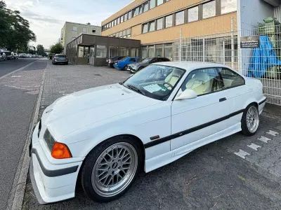 Gebraucht BMW M3 M Sport 142 PS (104 kW) 1993 Weiß Coupé