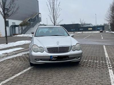 Silber Gebraucht 2003 Mercedes C220 Avantgarde Kombi | 2.200 € (Etwas zu teuer)