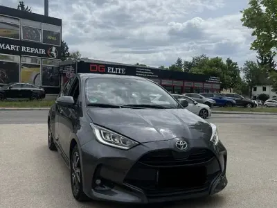 Gebraucht Toyota Yaris 92 PS (67 kW) 2022 Grau Kleinwagen