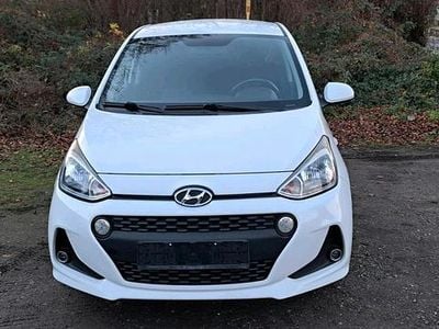 Gebraucht Hyundai i10 69 PS (50 kW) 2017 Weiß Kleinwagen