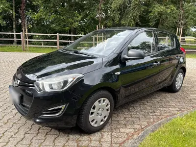 Gebraucht Hyundai i20 85 PS (62 kW) 2014 Schwarz Kleinwagen