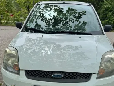 Używany Ford Fiesta Ambiente 60 KM (44 kW) 2007 Biały Hatchback