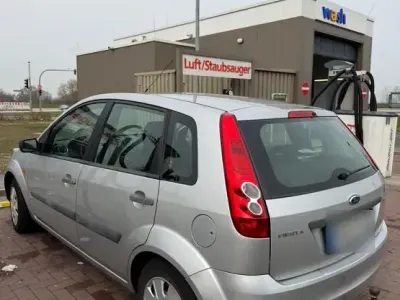 Gebraucht Ford Fiesta 2007 Silber Kleinwagen