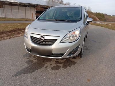 Gebraucht Opel Meriva 101 PS (74 kW) 2011 Silber Van / Kleinbus