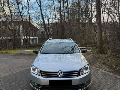 Grau Gebraucht 2014 VW Passat Kombi | 8.600 € (Fairer Preis)