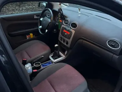 Second-hand Ford Focus 2007 Negru Hatchback