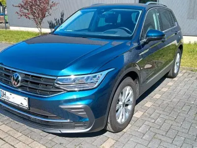 Gebraucht VW Tiguan Life 150 PS (110 kW) 2020 Blau SUV