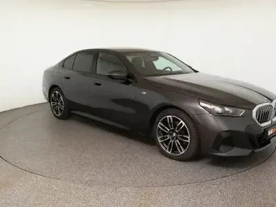Gebraucht BMW 520 M Sport 208 PS (152 kW) 2025 Grau Limousine