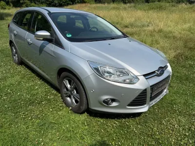 Gebraucht Ford Focus Trend 125 PS (91 kW) 2013 Silber Limousine