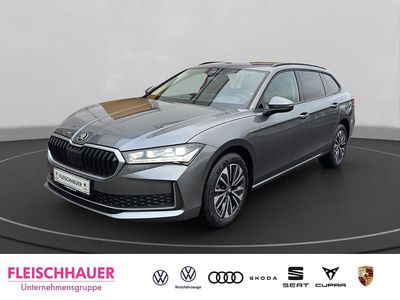 Neu Skoda Superb SportLine 193 PS (141 kW) 2026 Grau Kombi