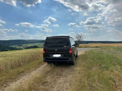 Mercedes V220