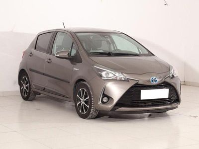 Gray (metallic) Gebraucht 2018 Toyota Yaris Hybrid Team Limousine | 14.290 € (Fairer Preis)