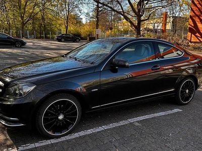 Gebraucht Mercedes C180 156 PS (114 kW) 2011 Schwarz Coupé
