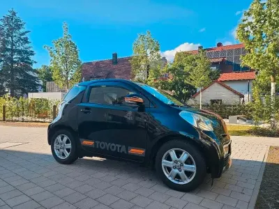 Gebraucht Toyota iQ 68 PS (50 kW) 2011 Schwarz Kleinwagen
