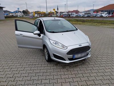 Silber Gebraucht 2015 Ford Fiesta Trend Kleinwagen | 4.500 € (Guter Preis)
