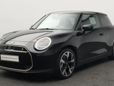 Gebraucht Mini Cooper SE Favoured 160 kW (218 PS) 2025 Schwarz Kleinwagen
