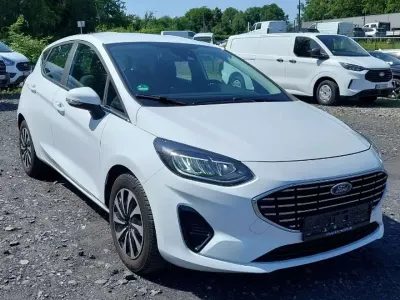 Gebraucht Ford Fiesta Titanium 125 PS (91 kW) 2023 Frostweiß Kleinwagen
