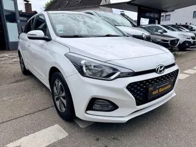 Gebraucht Hyundai i20 Style 101 PS (74 kW) 2018 Weiß Limousine