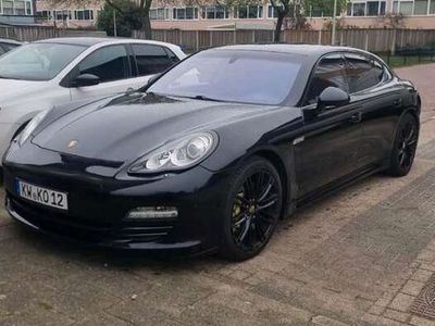 Porsche Panamera 4