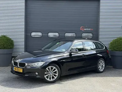 Gebraucht BMW 320 Sport Line 184 PS (135 kW) 2012 Schwarz Kombi