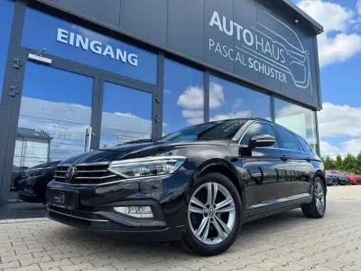 Gebraucht VW Passat R-line 150 PS (110 kW) 2023 Schwarz Kombi