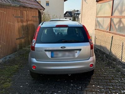 Gebraucht Ford Fiesta 69 PS (50 kW) 2007 Silber Kleinwagen