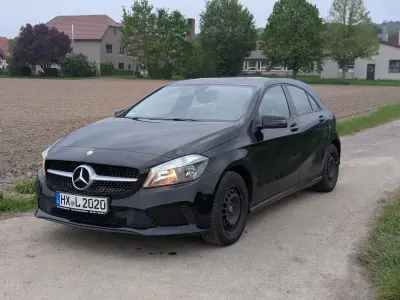 Gebraucht Mercedes A180 122 PS (89 kW) 2016 Schwarz Kleinwagen
