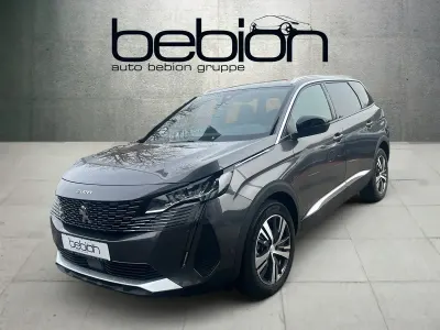 Gebraucht Peugeot 5008 Allure 131 PS (96 kW) 2024 Metfa platinium grau SUV