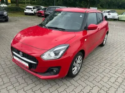 Gebraucht Suzuki Swift Comfort 83 PS (61 kW) 2023 Solid fervent red Kleinwagen