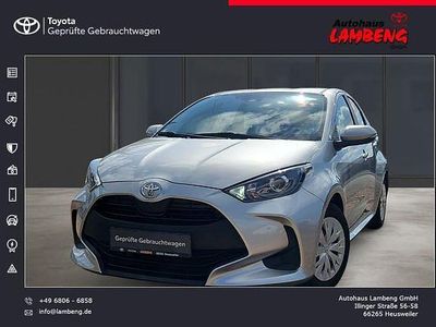 Gebraucht Toyota Yaris Basis 72 PS (52 kW) 2022 Shimmering silver metallic Kleinwagen