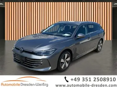 Gebraucht VW Passat Elegance 150 PS (110 kW) 2025 Grau grau (metallic) Kombi