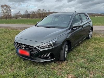 Gebraucht Hyundai i30 Select 120 PS (88 kW) 2022 Grau Limousine