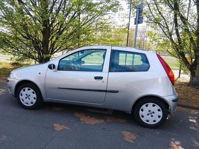 Second-hand Fiat Punto Emotion 60 CP (44 kW) 2003 Argintiu Hatchback