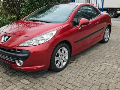Gebraucht Peugeot 207 CC 120 PS (88 kW) 2007 Rot Cabrio