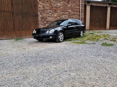 Mercedes E200